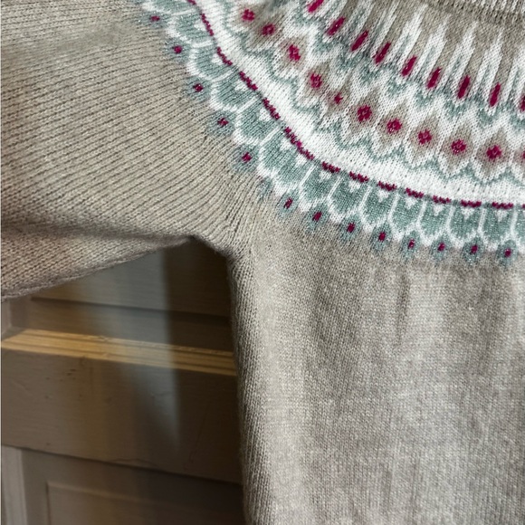 Vineyard Vines Cream and Blue Sweater - Picture 11 of 12